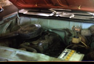 th_Opel Rekord C 1968 Elo 008 Motorraum.jpg